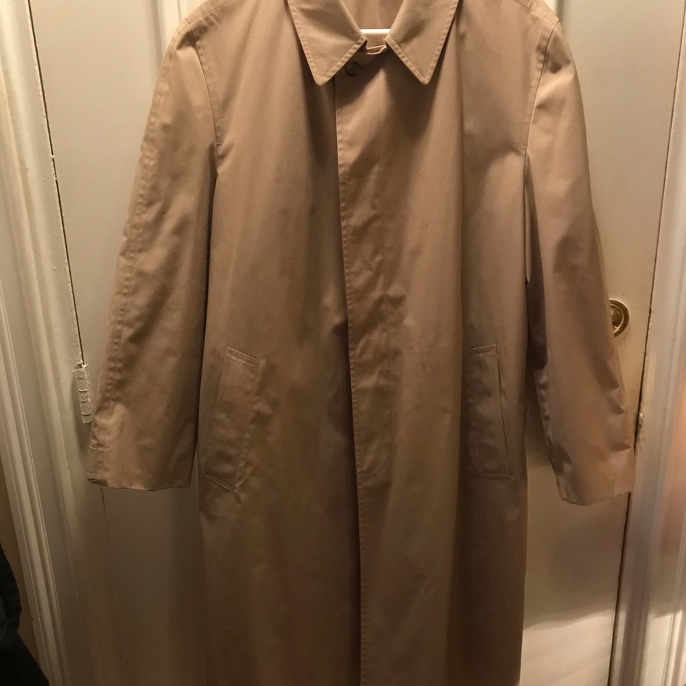 London Fog men’s raincoat. Great condition.